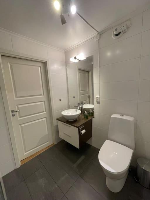 Revtind - Modern Apartment With Free Parking Narvik Esterno foto